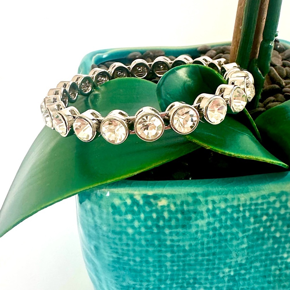 CHICO’s “Rasa” Silver & Crystal Magnetic Closure Bangle Bracelet NWT​ - Picture 5 of 15